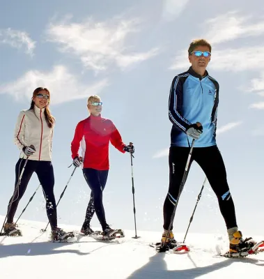Bild: Uralt und trotzdem angesagt: Bad Herrenalb lädt zur Schneeschuh-Wanderung durch den verschneiten Schwarzwald