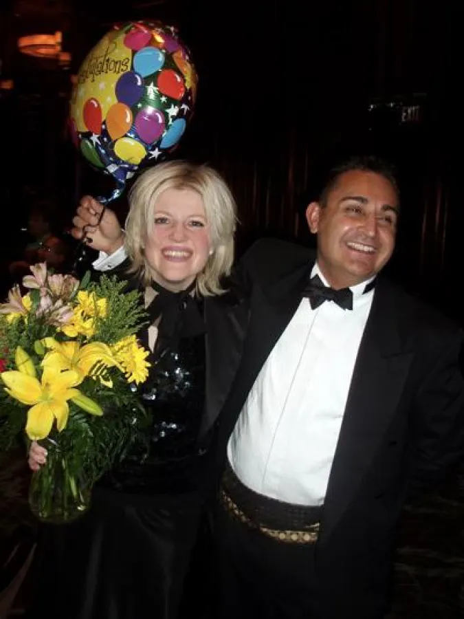 Gold für Competence Call Center Managerin Carita Vallinkoski (im Bild mit Raj Wadhwani, Präsident der WorldContactCenterAwards)