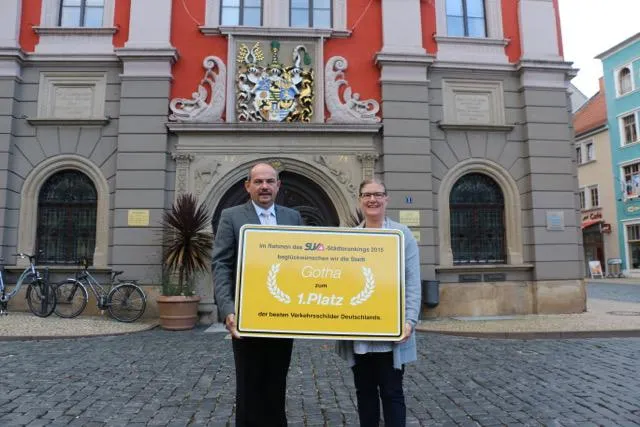 Schilderüberwachungsverein e.V. verleiht Gotha einen Preis Bild: Schilderüberwachungsverein e.V. verleiht Gotha einen Preis