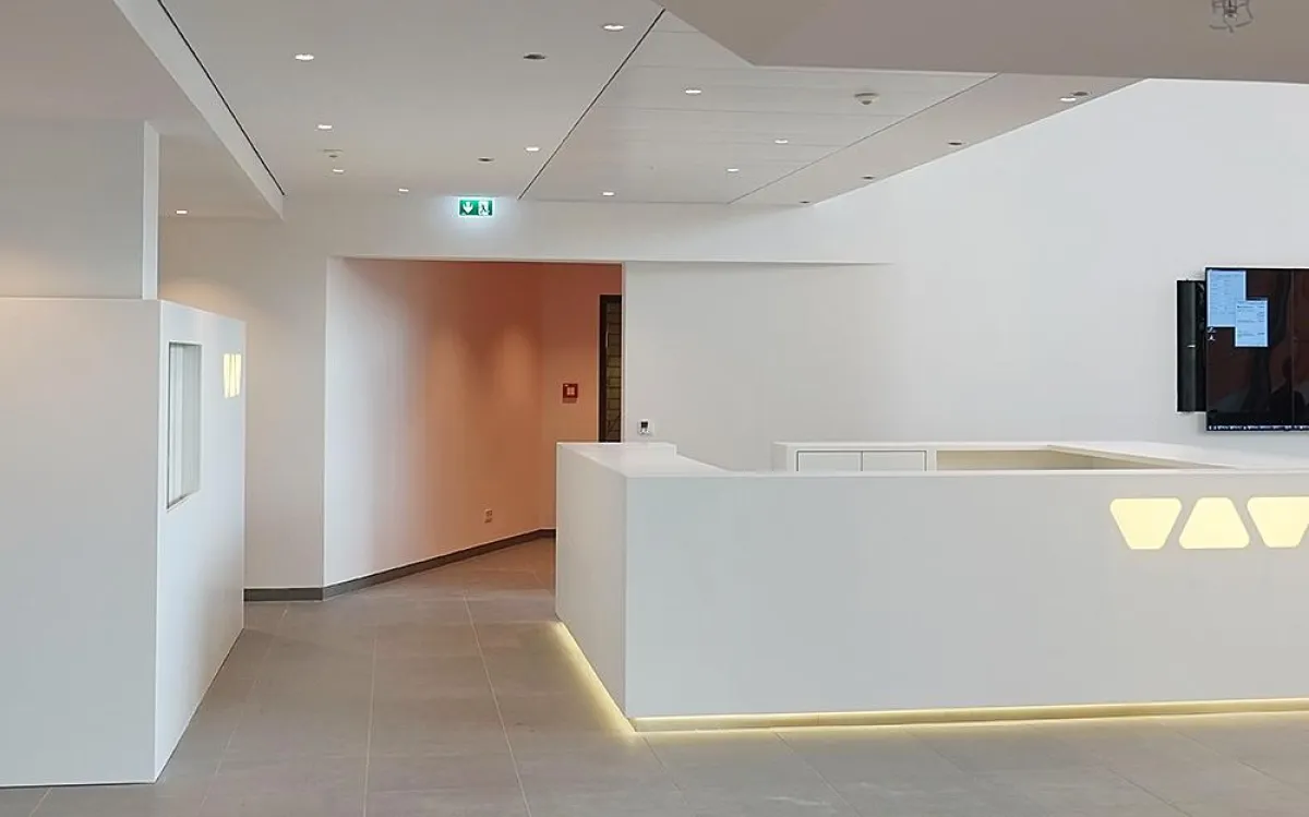 Funktional und elegantes Design: Mobiliar für Büros, Läden, öffentliche Bauten (Bild: Knoeppel GmbH)