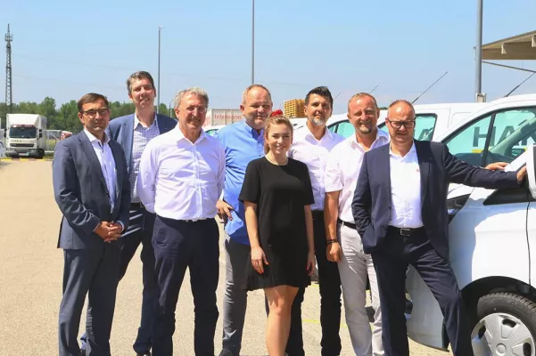 HAKA Küche stattet Partner aus ganz Österreich mit Neufahrzeugen aus Bild: HAKA Küche stattet Partner aus ganz Österreich mit Neufahrzeugen aus