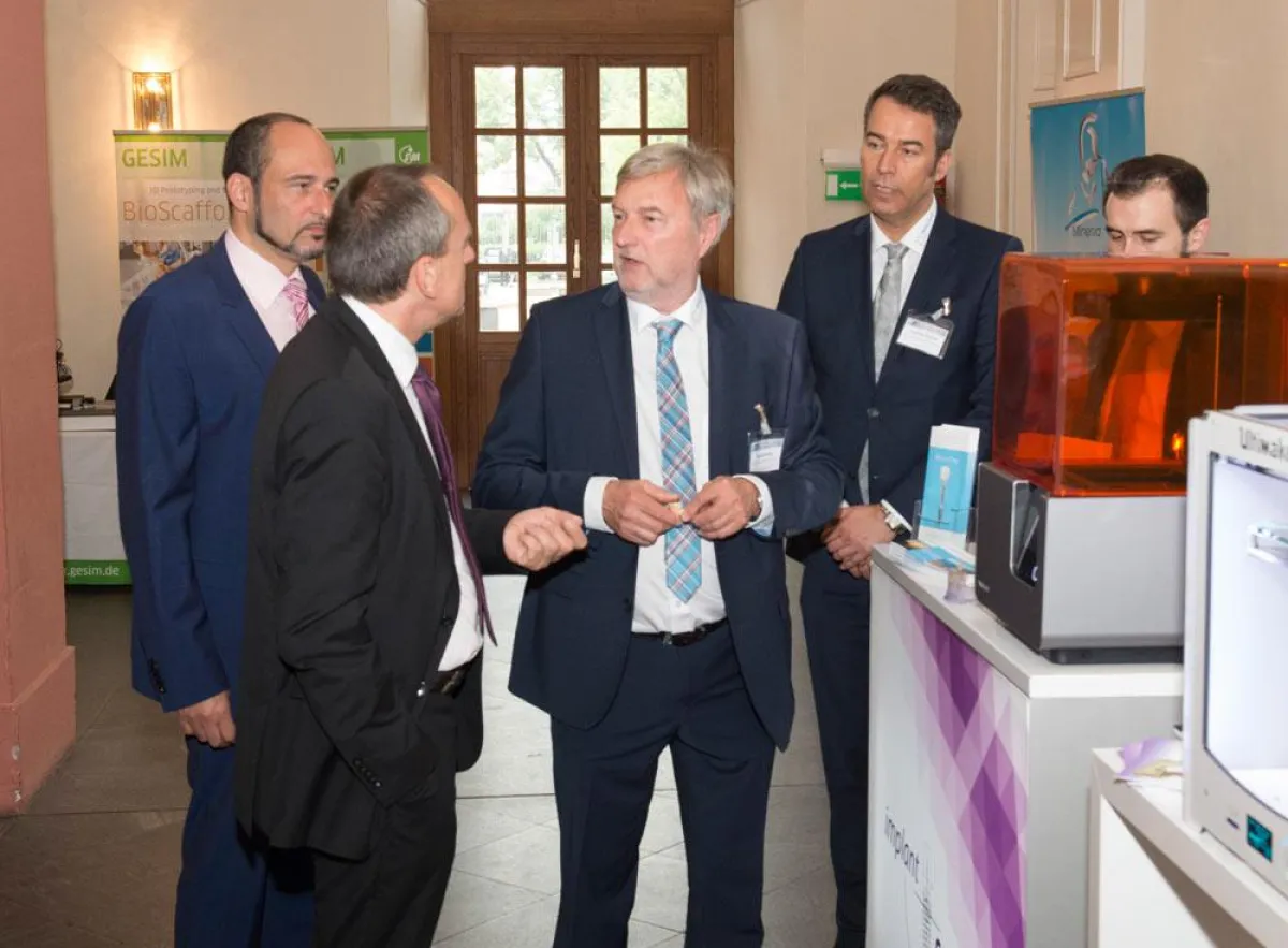 Reges Interesse von Prof. Dr. Konrad Wolf (Minister Weiterbildung, Kultur und Wissenschaft)