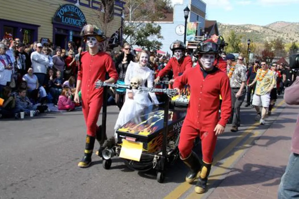 Emma Crawford Coffin Races (c) VisitCOS.com