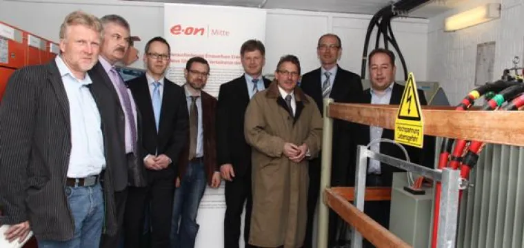 Bild: Bioenergiedorf Jühnde: E.ON Mitte nimmt regelbaren Ortsnetztransformator in Betrieb