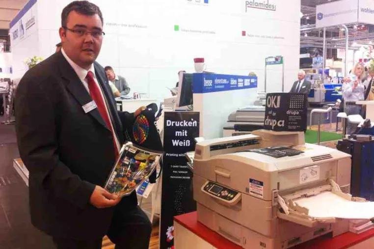 drupa 2012 – Weltpremiere für den digitalen LED-Weißdruck Bild: drupa 2012 – Weltpremiere für den digitalen LED-Weißdruck