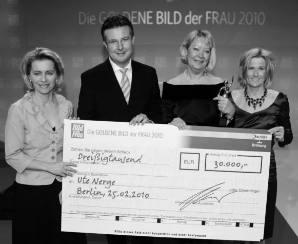 Bild: Großer Auftritt für Jacobs Krönung: Ursula von der Leyen überreicht Leserpreis