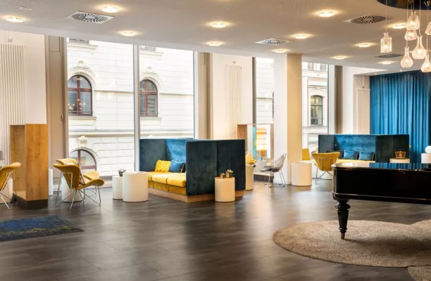 Die Eigenmarke elaya hotels der Gorgeous Smiling Hotels kooperiert mit ArtNight Bild: Die Eigenmarke elaya hotels der Gorgeous Smiling Hotels kooperiert mit ArtNight