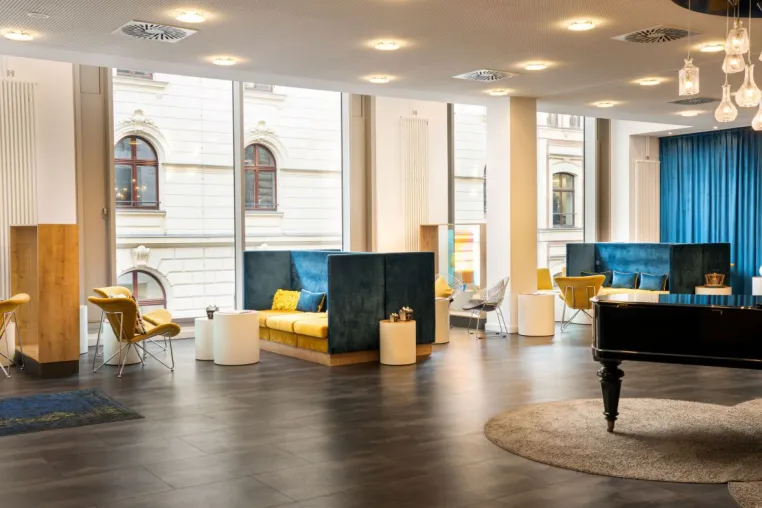 Die Eigenmarke elaya hotels der Gorgeous Smiling Hotels kooperiert mit ArtNight Bild: Die Eigenmarke elaya hotels der Gorgeous Smiling Hotels kooperiert mit ArtNight