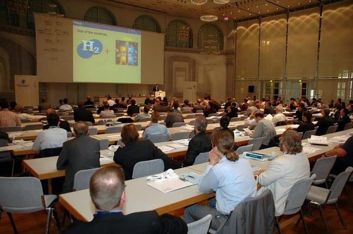 Auch dieses Jahr erwarten die Veranstalter des internationalen Brennstoffzellen-Forums f-cell wieder rund 600 Fachbesucher und volle Säle am 24. und 25. September in Stuttgart.