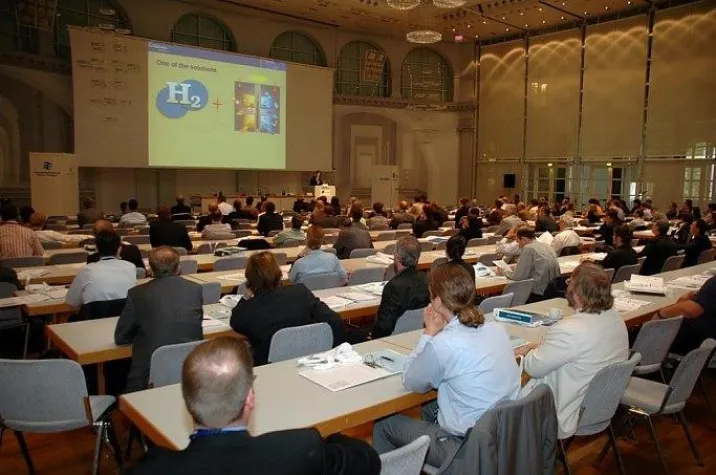 Bild: „f-cell“ präsentiert breites Programm