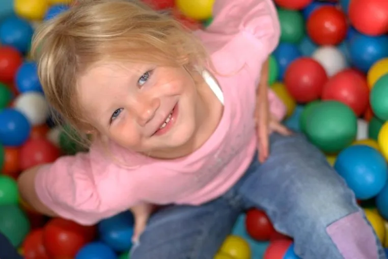 Familienpfingsten in der Lillaboase Friedenau: Kinder können Beete anlegen, pflegen und ernten Bild: Familienpfingsten in der Lillaboase Friedenau: Kinder können Beete anlegen, pflegen und ernten