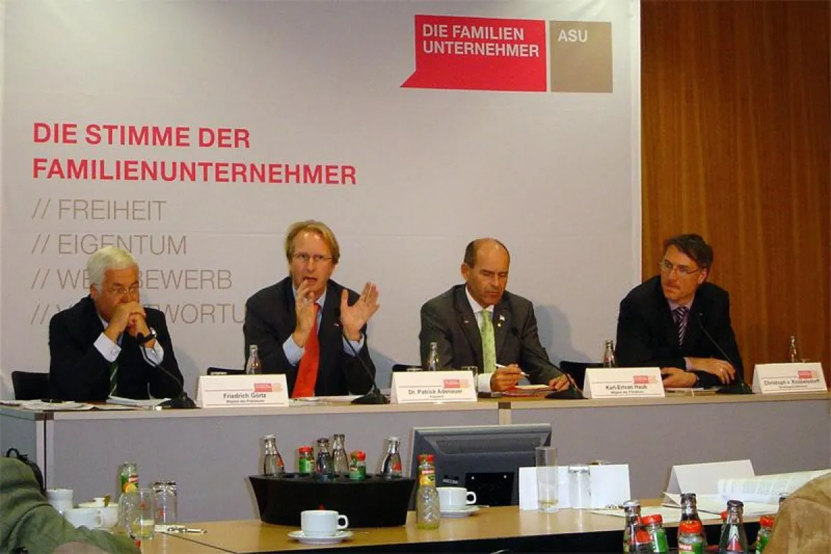 von links nach rechts: Friedrich Görtz (Ludwig Görtz GmbH), Dr. Patrick Adenauer (Bauwens GmbH & Co. KG), Karl-Erivan Haub (Unternehmensgruppe Tengelmann), Christoph v. Knobelsdorff (Bundesgeschäftsfü