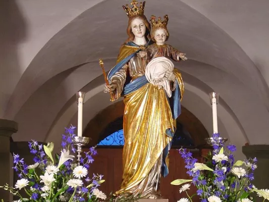 Lichterprozession und Gottesdienste zum Maria-Hilf-Fest Bild: Lichterprozession und Gottesdienste zum Maria-Hilf-Fest