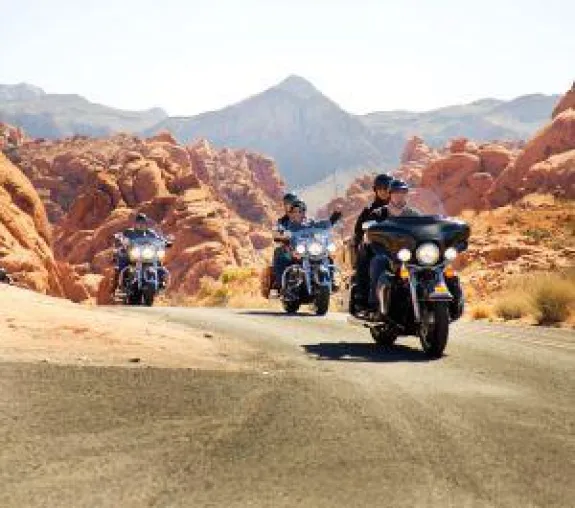 Bild: CANUSA TOURISTIK präsentiert neuesten Motorrad-Katalog für die USA und Kanada