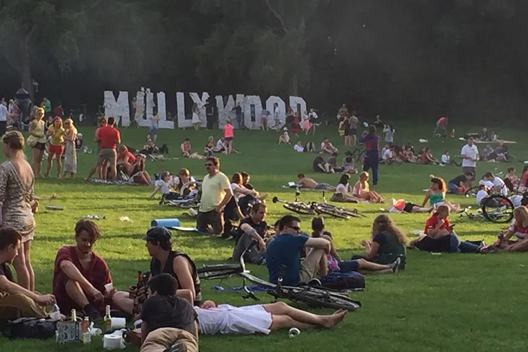 Bild: MÜLLYWOOD: Mit Streetart gegen den Müll am Aachener Weiher
