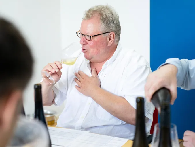 Bild: “Weinhändler des Jahres“ verkostet und bewertet rund 200 Weine