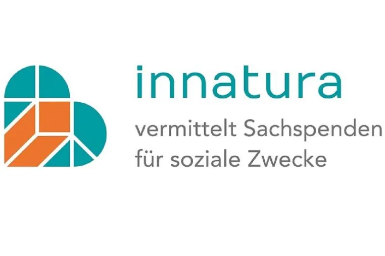 Bild: NUR DIE spendet Kindersocken an innatura