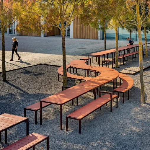 Bild: Långbordet - Das innovative modulare Bank-Tisch-System aus Schweden für den Outdoor-Bereich
