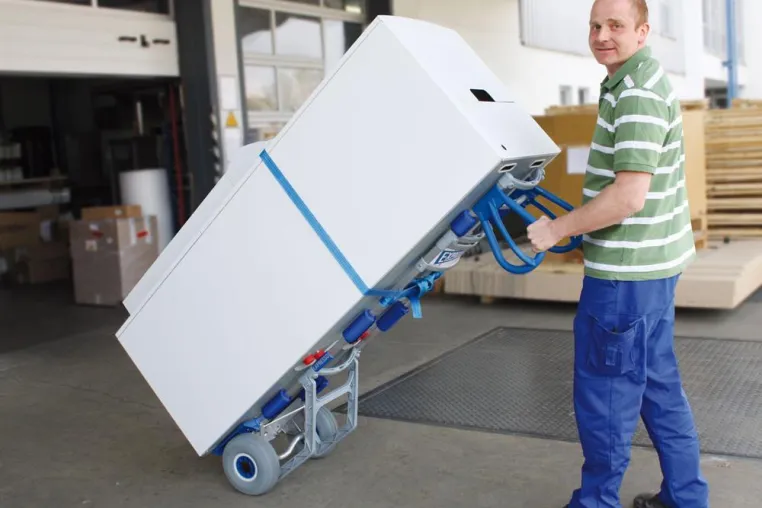 Bild: Transport von Wärmepumpen, Heizwasser- und Pufferspeichern sicher, effizient und ergonomisch