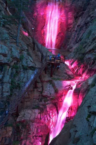Be my Valentine. Romantische Events rund um den Valentinstag locken Verliebte nach Colorado Bild: Be my Valentine. Romantische Events rund um den Valentinstag locken Verliebte nach Colorado