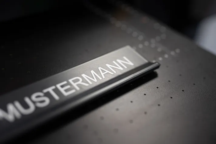 Digitaldruck als neuer Standard für Briefkasten-Beschriftungen | KNOBLOCH Bild: Digitaldruck als neuer Standard für Briefkasten-Beschriftungen | KNOBLOCH