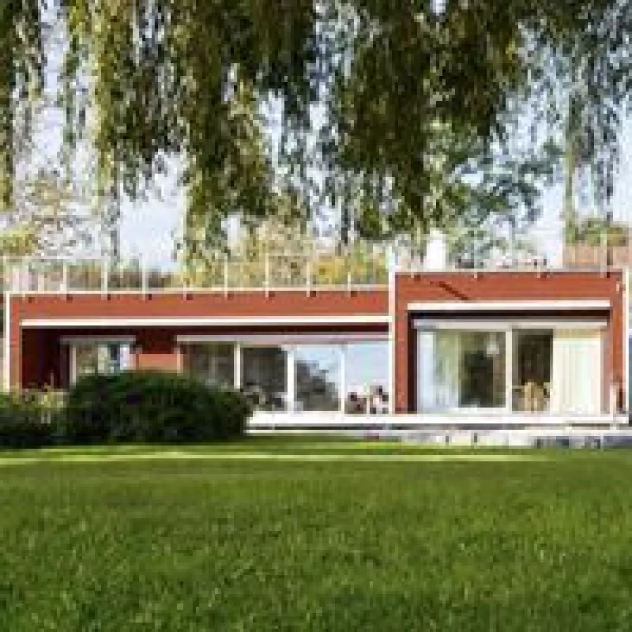 So sehen nachhaltige und klimaschützende Bio-Bungalows aus.  Foto: Baufritz