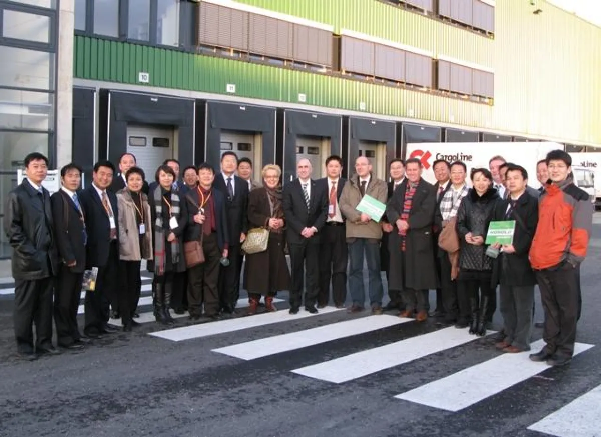 Logistikseminar im GVZ:  21 chinesische Vorstandsvorsitzende besichtigen das Güterverkehrszentrum Region Augsburg und die Niederlassung der Logistikgruppe Honold.