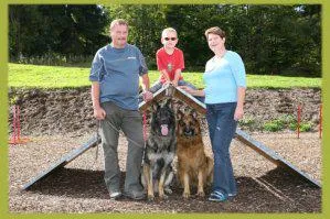 Hund und Herrchen machen Urlaub im Hotel in Deutschland Bild: Hund und Herrchen machen Urlaub im Hotel in Deutschland