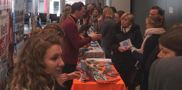 Fernweh: AUF IN DIE WELT-Messe Schleswig-Holstein am 26.05.2018 in Kiel zeigt jungen Leuten 50 Länder Bild: Fernweh: AUF IN DIE WELT-Messe Schleswig-Holstein am 26.05.2018 in Kiel zeigt jungen Leuten 50 Länder