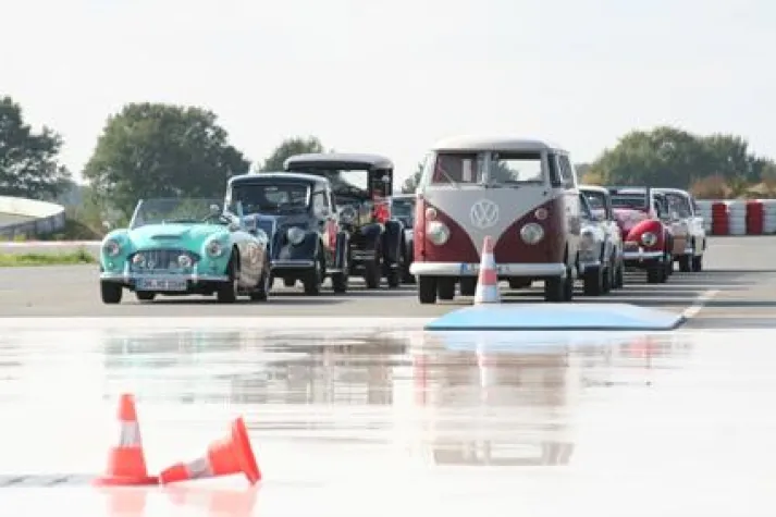 Bild: Das ADAC FSZ Hansa/Lüneburg wird am 3. Oktober 2011 zu Norddeutschlands Oldtimer Eldorado