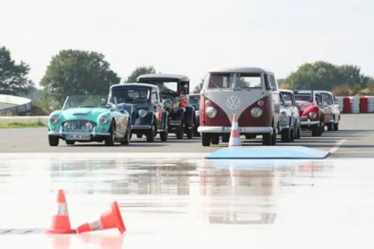 Das ADAC FSZ Hansa/Lüneburg wird am 3. Oktober 2011 zu Norddeutschlands Oldtimer Eldorado Bild: Das ADAC FSZ Hansa/Lüneburg wird am 3. Oktober 2011 zu Norddeutschlands Oldtimer Eldorado