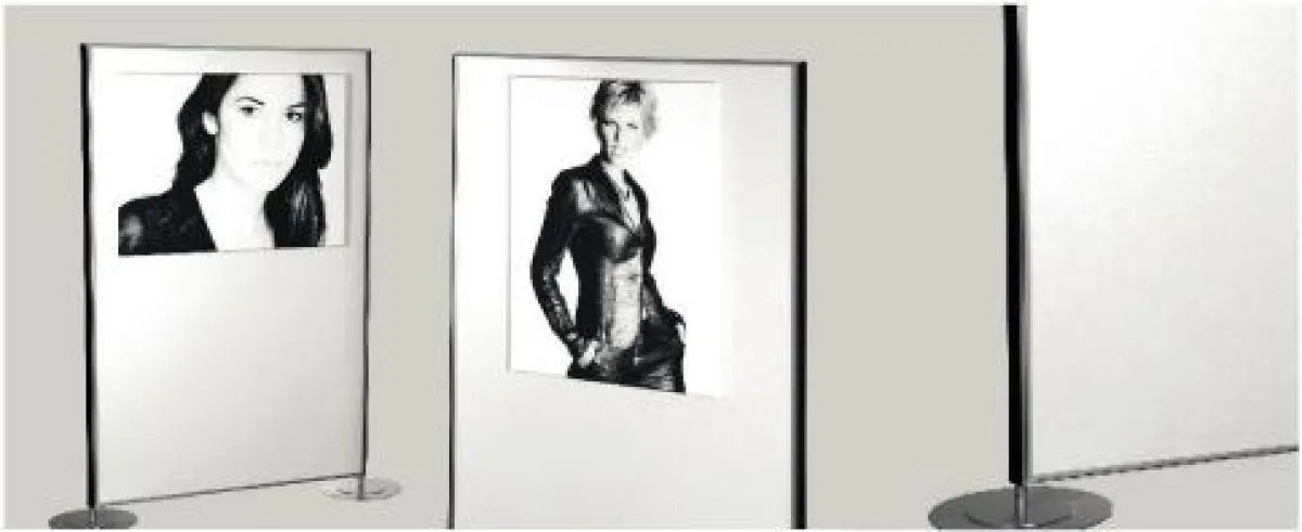 Ausstellungsdisplay von Treneo mit Star-Fotos