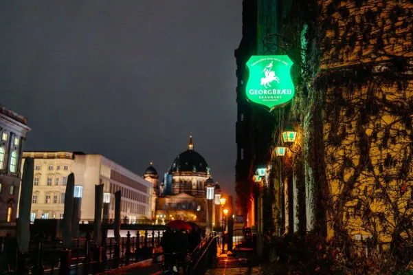 Bild: Das Brauhaus GEORGBRÆU im Nikolaiviertel feiert 33-jähriges Bestehen und das Martinsgans-Essen am 11. November