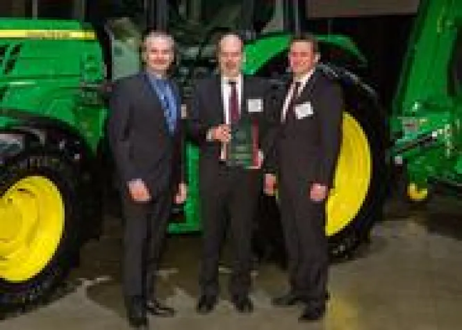 Bild: FICOSA erhält von John Deere Auszeichnung zum „Partner-Level Supplier“