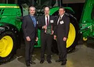 Bild: FICOSA erhält von John Deere Auszeichnung zum „Partner-Level Supplier“