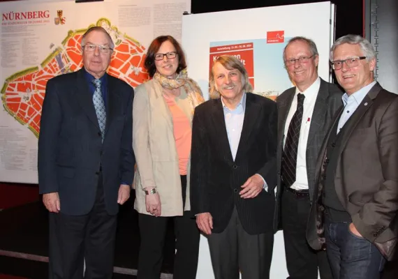 Konturen einer Stadt - von der Stadtmauer zu den heutigen Grenzen Nürnbergs Bild: Konturen einer Stadt - von der Stadtmauer zu den heutigen Grenzen Nürnbergs