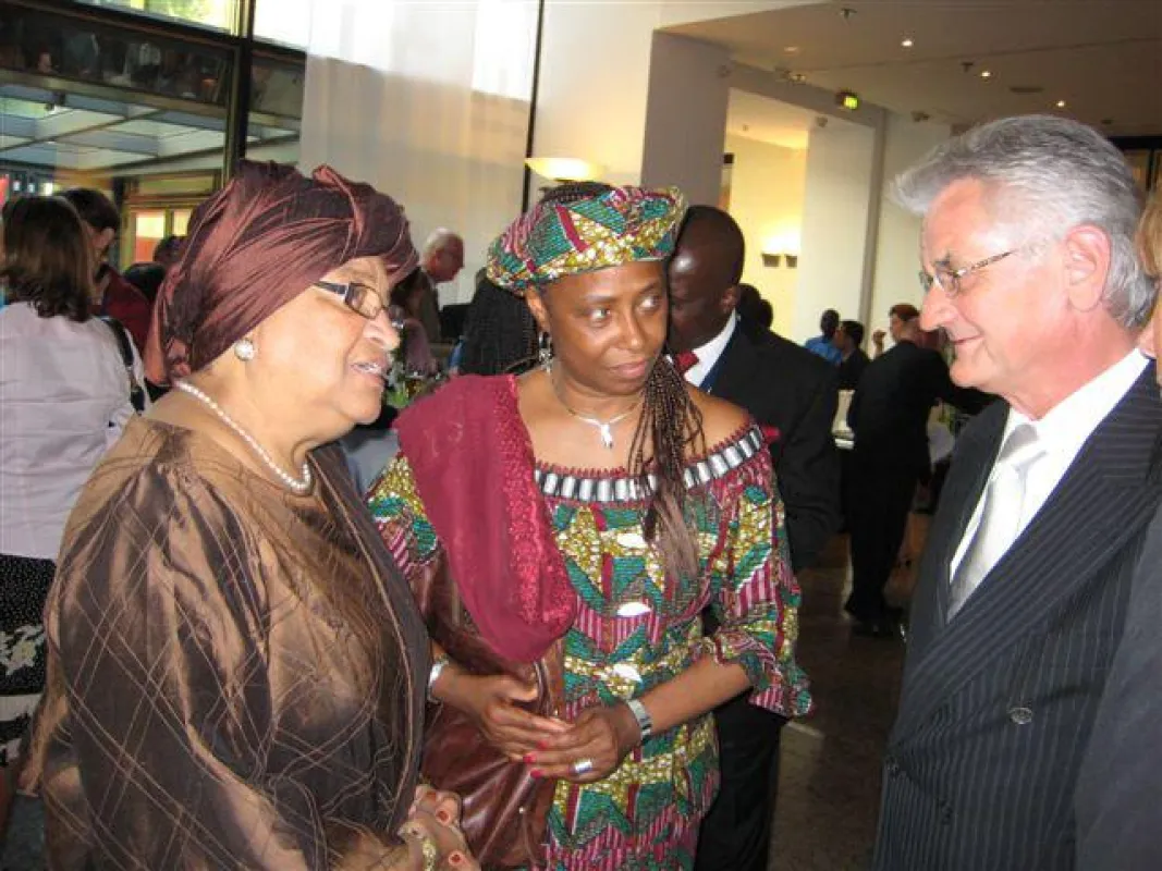 Präsidentin Mrs. Ellen Johnson Sirleaf, Sedia Bangoura & Dr.h.c. Reinhard Mayer, Berlin 2008