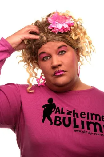 Bild: Im pinkfarbenen Nicky-Anzug erobert sie Comedy-Deutschland