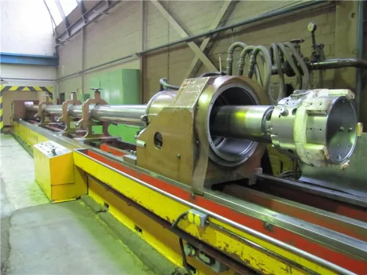 Bild: Metall- und Tieflochbohrer der Tiefbohrtechnik Nettetal unter dem Hammer