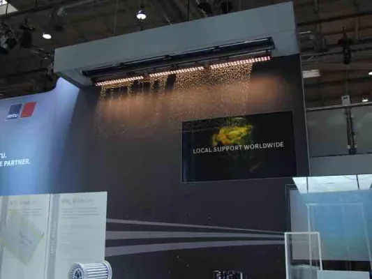 Bild: as systems setzte MTU mit Wasserwand auf der SMM Hamburg in Szene