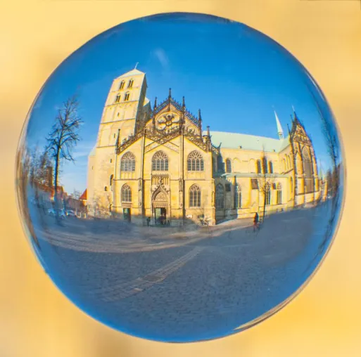 Für Berufstätige am Nachmittag: Fotospaziergang „Mit der Glaskugel unterwegs“ in Münster Bild: Für Berufstätige am Nachmittag: Fotospaziergang „Mit der Glaskugel unterwegs“ in Münster