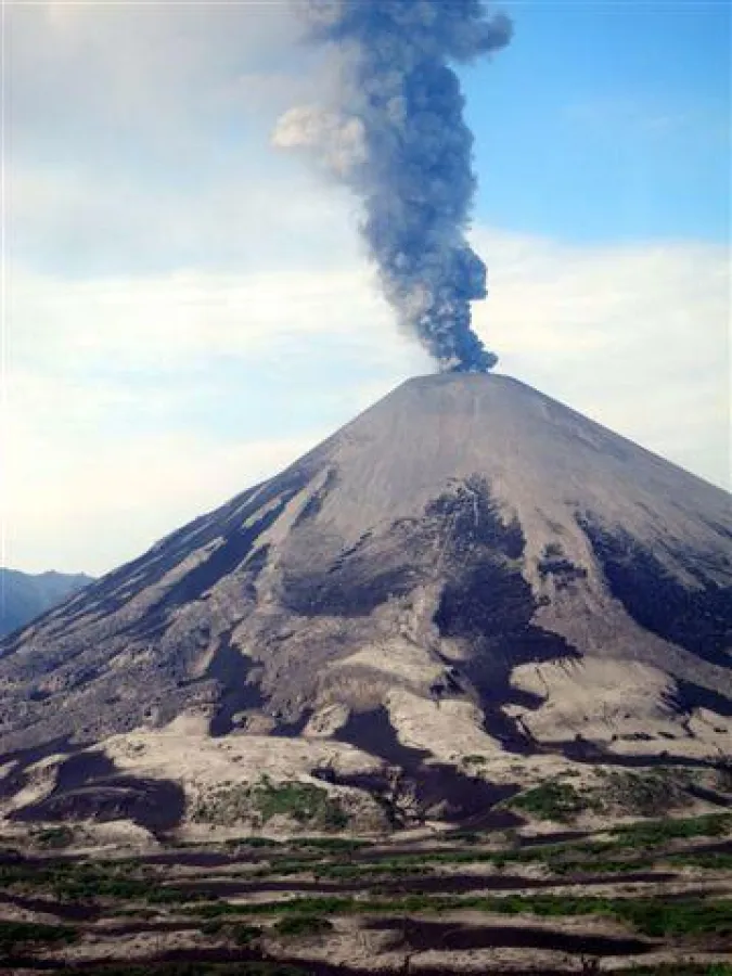 Rauchende Vulkane sind ein Wahrzeichen von Kamtschatka.