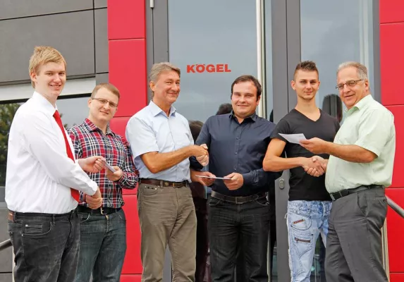 Bild: Auszubildende von Kögel erhalten Preis der Bayerischen Staatsregierung für herausragende Leistungen