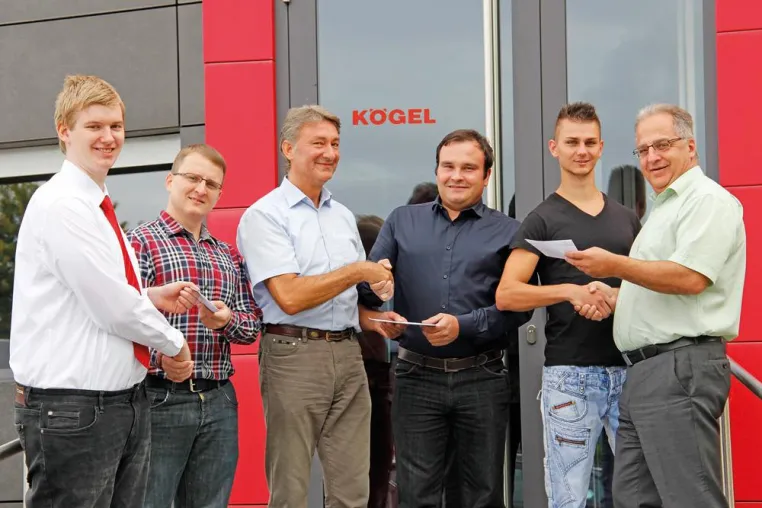 Bild: Auszubildende von Kögel erhalten Preis der Bayerischen Staatsregierung für herausragende Leistungen