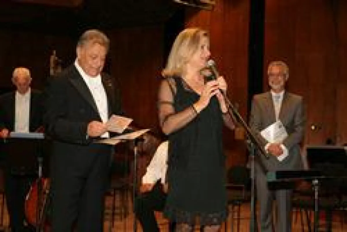 Eine neue CD stellte Direktorin Irid Rub zusammen mit Zubin Metha und Dieter Topp anlässlich der verelihung des ToleranceAwards an SheshBesh in Tel Aviv vor.