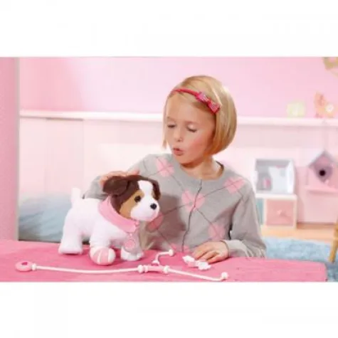 Bild: BABY born Hund Ronnie muss verarztet werden - Mädchen schlüpfen in die Rolle einer Tierärztin