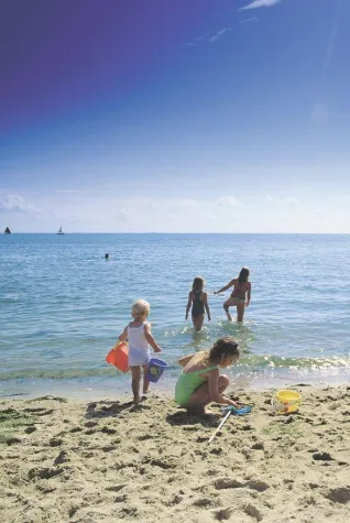 Bild: Strandurlaub auf Föhr - Kinder baden besonders sicher