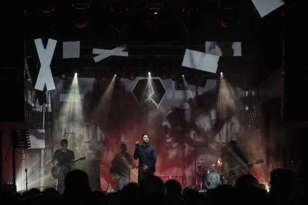 Bild: Christian „Rocketchris“ Glatthor entwickelte Set-, Licht- und Videodesign für Andreas Bourani