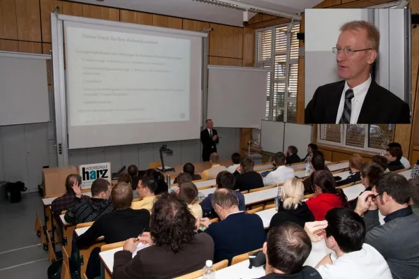 Bild: Expertenvortrag von Dr. Robert Schmidt-Hebbel zu Innovationen im Automobilsektor