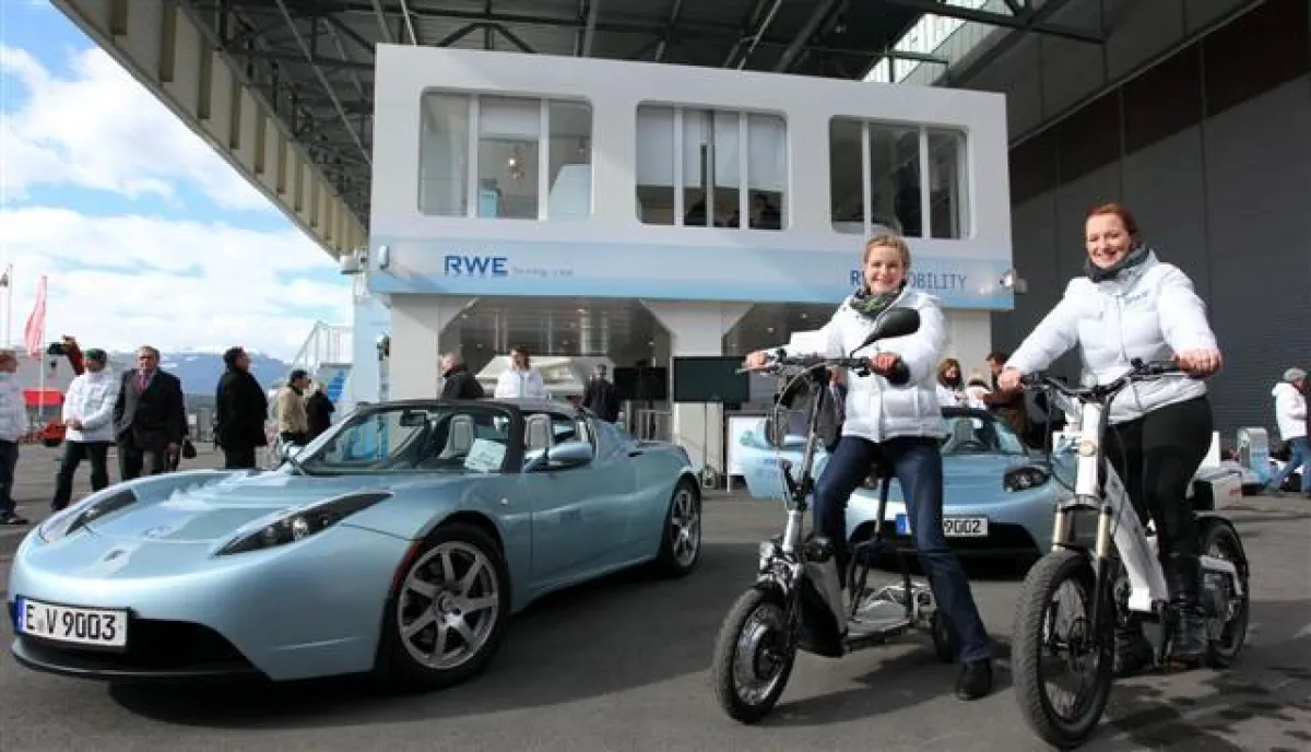 Fahrerlebnis: Tesla-Roadster und E-Bikes. Foto: RWE